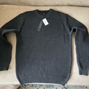 Tahari Men's Charcoal Crewneck Sweater. Size M